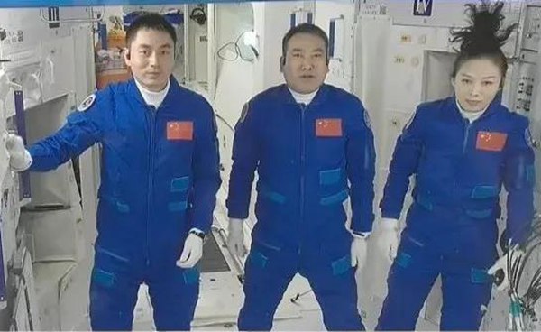 神舟十三號(hào)航天員王亞平太空授課觀后感作文,2021天宮課堂第一課觀后感